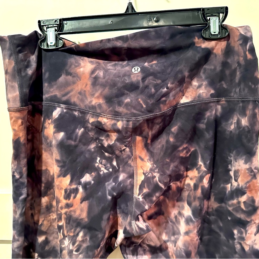 Lulemon 16 pink black tie dye crop leggings